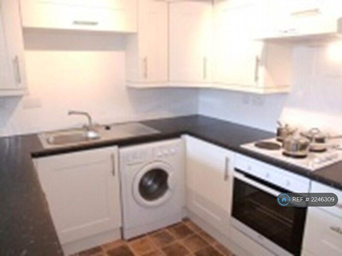 1 Bedroom Flat To Rent In Castle Marina, Nottingham, NG7