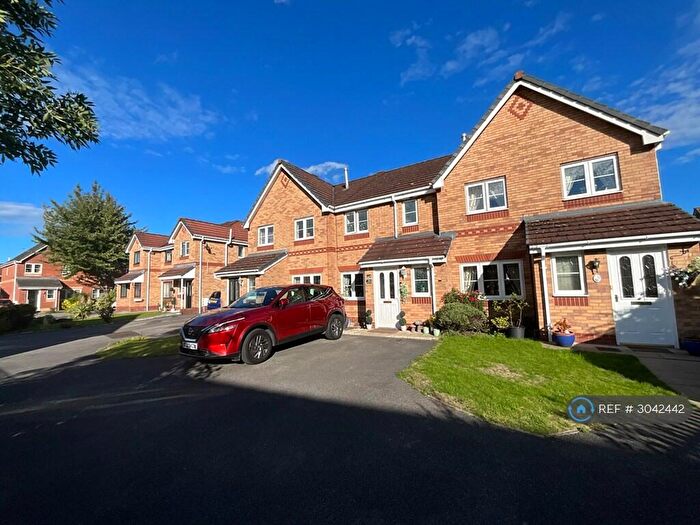 3 Bedroom Terraced House To Rent In Sandywarps, Manchester, M44