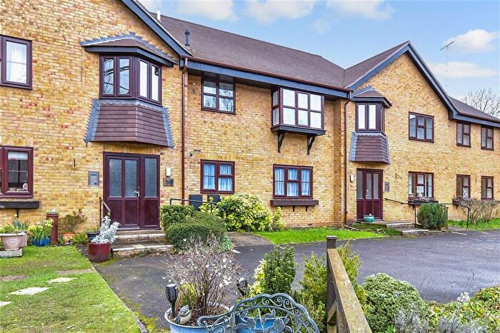 2 Bedroom Flat For Sale In Old Mill Close, Eynsford, Kent, DA4