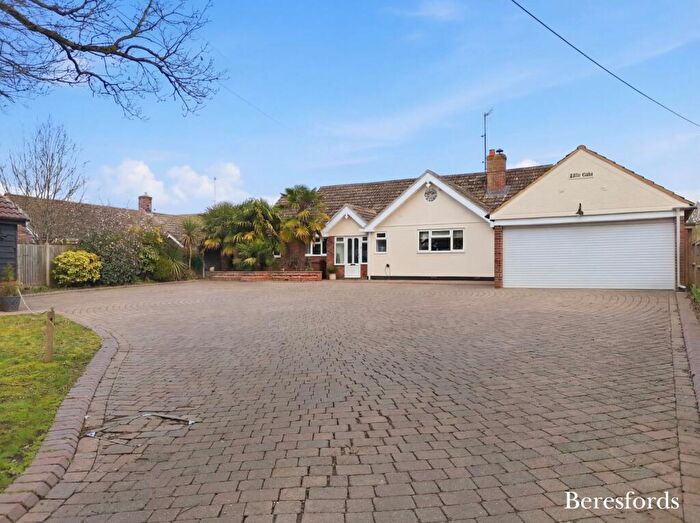 4 Bedroom Bungalow For Sale In Moor Hall Lane, Danbury, CM3