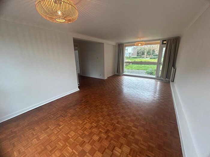 2 Bedroom Flat To Rent In South Row, SE3