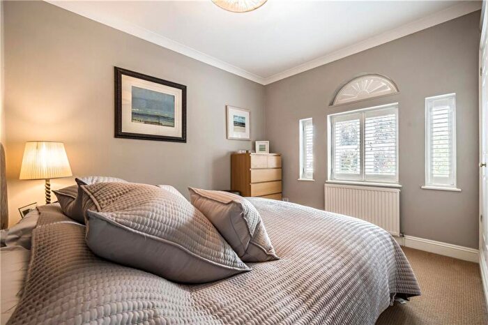2 Bedroom Flat For Sale In Bolingbroke Grove, Between The Commons, SW11