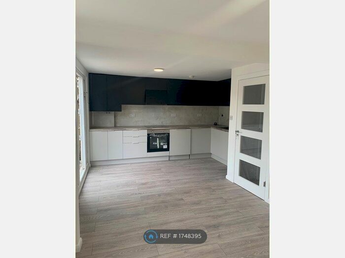 2 Bedroom Flat To Rent In Knightswood Close, Edgware, HA8