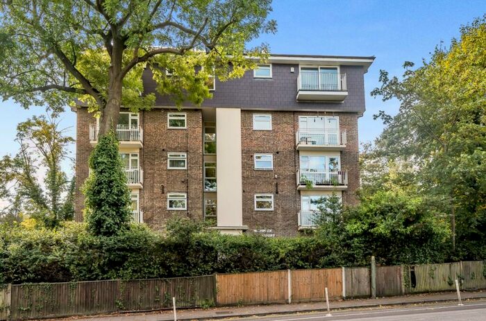 1 Bedroom Flat To Rent In Park Hill Road Bromley, BR2