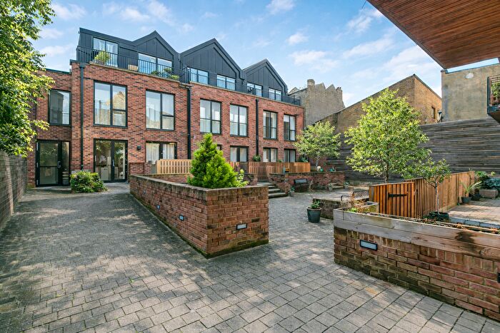 3 Bedroom Flat For Sale In Sydenham Road, Sydenham, SE26