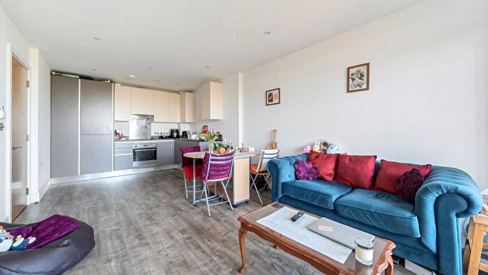 1 Bedroom Flat For Sale In Torridon House, Churchfield Road, London, W3