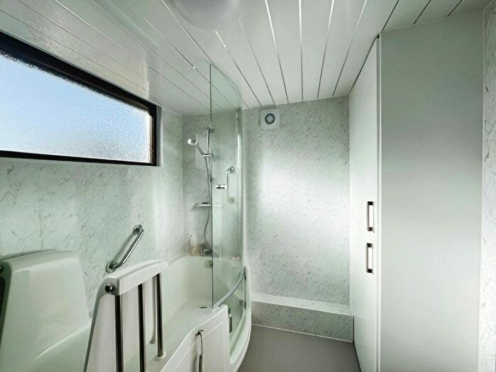 2 Bedroom Detached Bungalow For Sale In Seymour Drive, Rhuddlan, Denbighshire, LL18