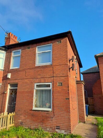 3 Bedroom Flat To Rent In Moorhead, Newcastle Upon Tyne, NE5