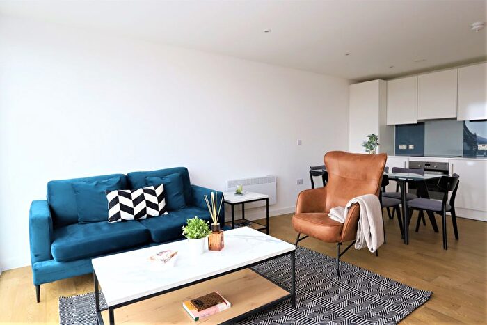 3 Bedroom Flat To Rent In Chapel Street, Salford, M3