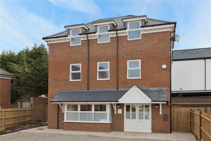 1 Bedroom Flat To Rent In Springfield Lane, Weybridge, Surrey KT13