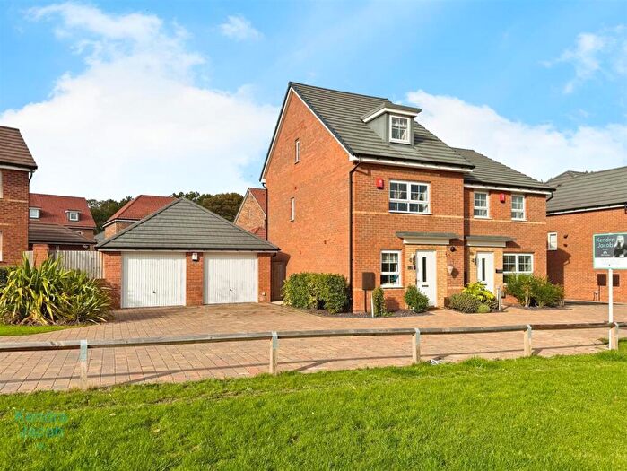 4 Bedroom Semi-Detached House For Sale In Gatekeeper Way, Worksop, S81