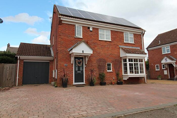 4 Bedroom Detached House For Sale In The Paddocks, Potton, SG19
