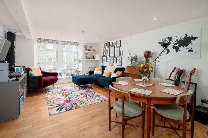 2 Bedroom Flat For Sale In / Hermand Crescent, Slateford, Edinburgh, EH11