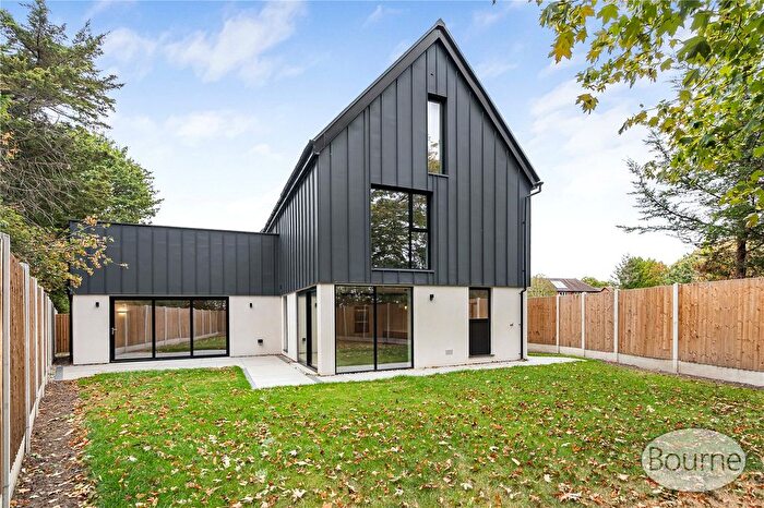 4 Bedroom Detached House For Sale In Kingfield Green, Woking, Surrey, GU22