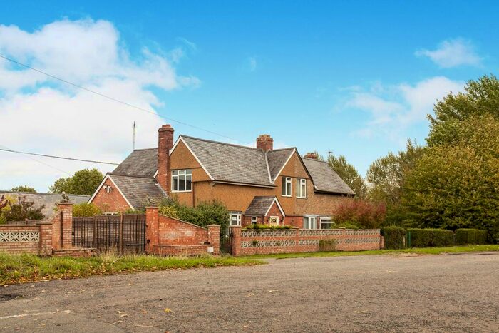 4 Bedroom Semi-Detached House To Rent In Newmarket Road, Teversham, Cambridge, CB1