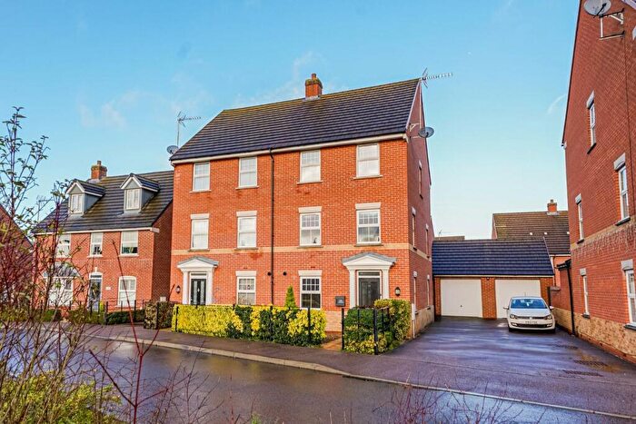 4 Bedroom Town House For Sale In Drayhorse Crescent, Woburn Sands, MK17