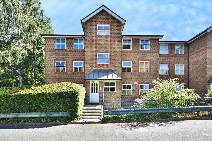 2 Bedroom Flat For Sale In River Bank Close, Maidstone, Kent, ME15