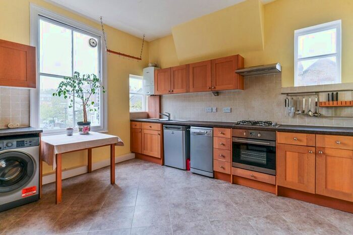 3 Bedroom Flat To Rent In Rosendale Road, London, West Dulwich, London, SE21