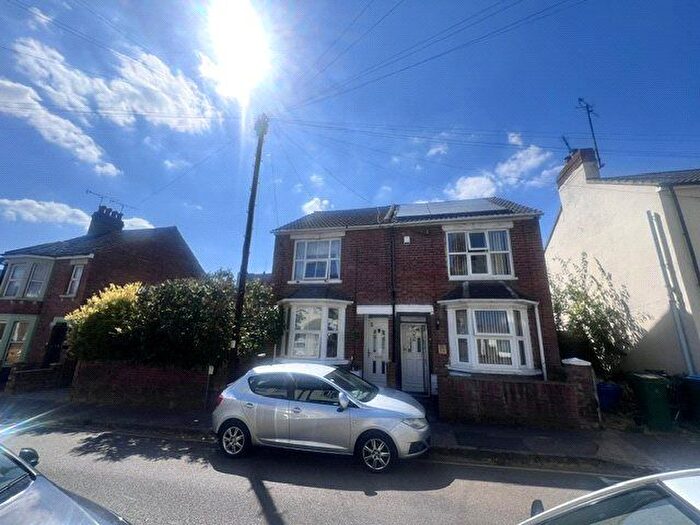3 Bedroom Semi-detached House To Rent In Eastern Street, Aylesbury, HP20
