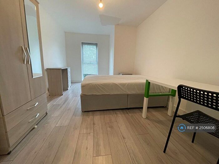 2 Bedroom Flat To Rent In The Balbirs, Southampton, SO17