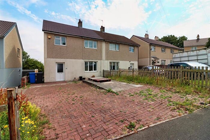 3 Bedroom Semi-Detached House To Rent In Cornwall Drive, Brimington, Chesterfield, S43