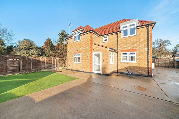 4 Bedroom Detached House To Rent In Standard Road, Hounslow, TW4