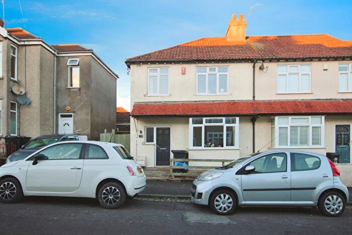 4 Bedroom End Of Terrace House To Rent In Beverley Road - Horfield, BS7