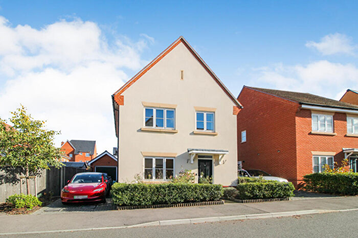 4 Bedroom Detached House For Sale In Rhine Way, Wellesley, Aldershot, GU11