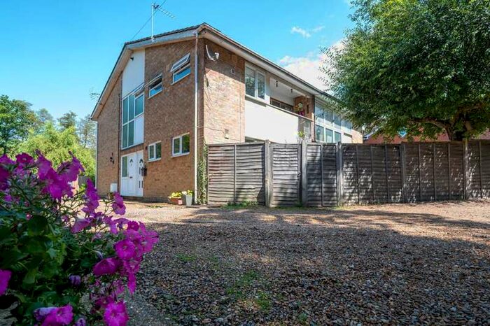 2 Bedroom Flat To Rent In St Johns Court, Brookwood, GU24