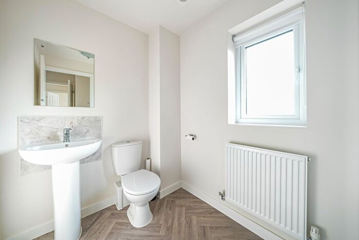 4 Bedroom Semi-Detached House To Rent In Harviston Avenue, Gedling, Nottingham, NG4