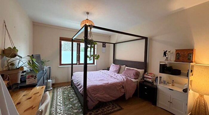 2 Bedroom Flat To Rent In Graham Street, London, N1