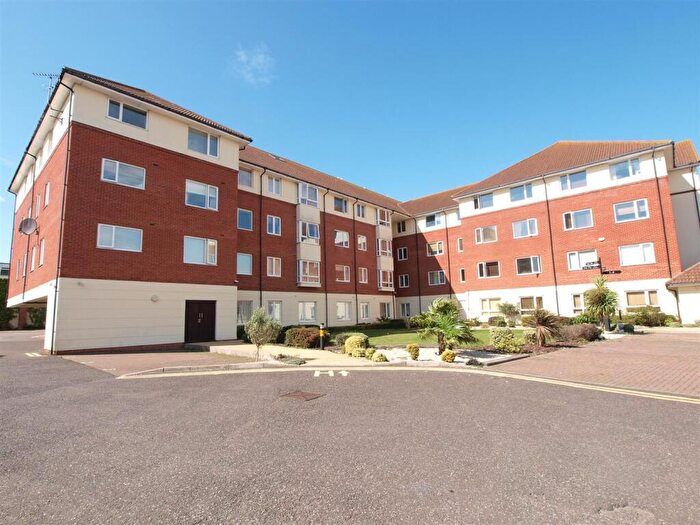 2 Bedroom Flat To Rent In Wilkinson Drop, Hadleigh, SS7