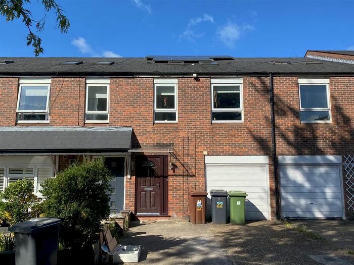 4 Bedroom Property To Rent In Percheron Road, Borehamwood, WD6