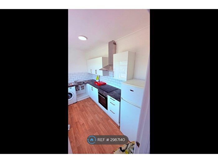 2 Bedroom Flat To Rent In Bromley Hill, Bromley, BR1