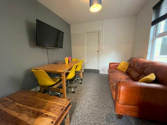 5 Bedroom Terraced House To Rent In Whippingham Road, Brighton, BN2