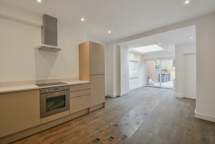 2 Bedroom Flat To Rent In Aldershot Road London, NW6