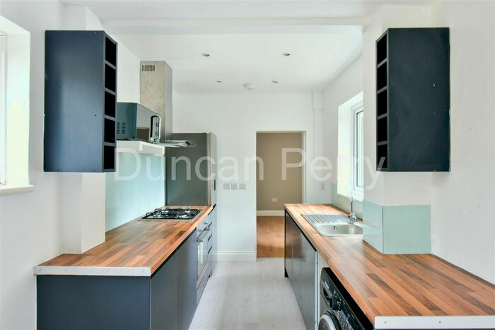 3 Bedroom Detached House To Rent In Quakers Lane, Potters Bar, Herts, EN6