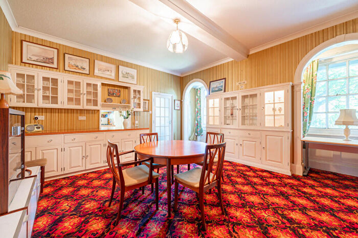 3 Bedroom Flat For Sale In Hamilton Gardens, Felixstowe, IP11