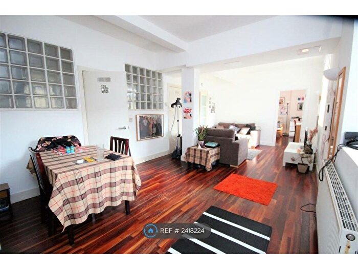 1 Bedroom Flat To Rent In Sunlight Square, London, E2