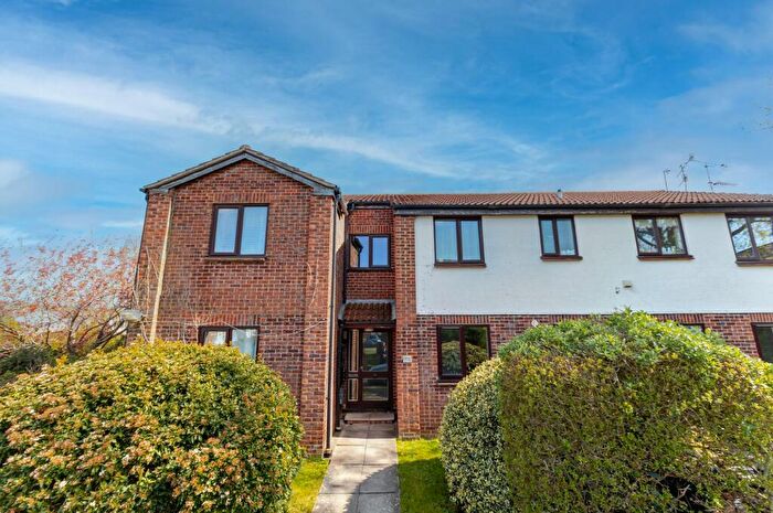 1 Bedroom Flat For Sale In Fosse Way, Nailsea, BS48