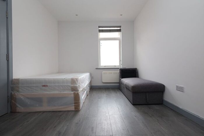 1 Bedroom Flat To Rent In Engleheart Road, London, SE6