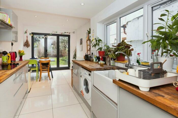 4 Bedroom Terraced House To Rent In Skeltons Lane, Leyton, E10