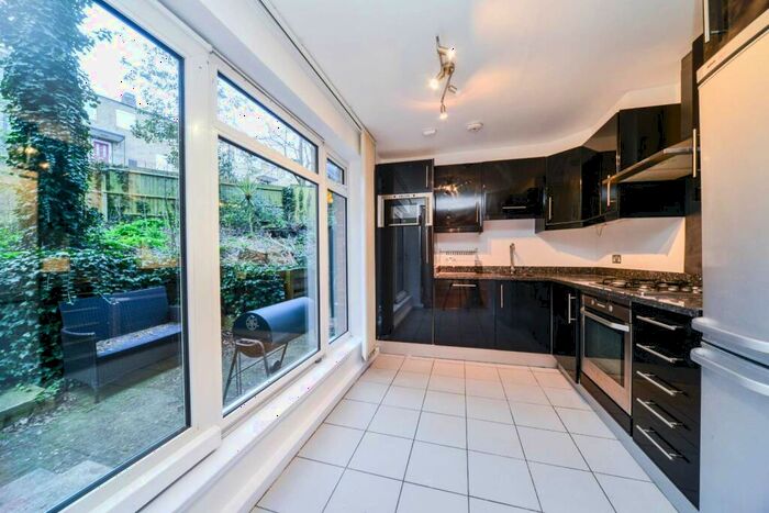 2 Bedroom Flat To Rent In Ragwort Court, Upper Sydenham, London, SE26