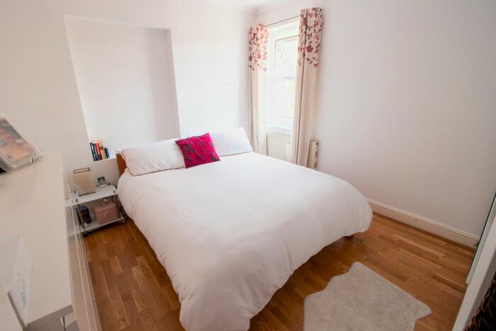 1 Bedroom Flat To Rent In Nayim Place, Amhurst Road, Hackney, E8