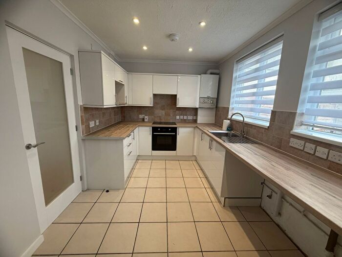 3 Bedroom Semi-Detached House To Rent In Winnington Road, Enfield, EN3