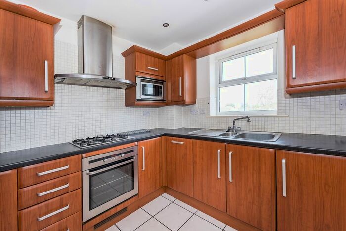 2 Bedroom Flat To Rent In Richmond Road, Kingston Upon Thames, KT2