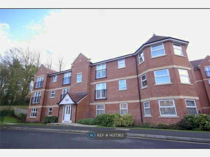 2 Bedroom Flat To Rent In Walton Road, Bushey, WD23