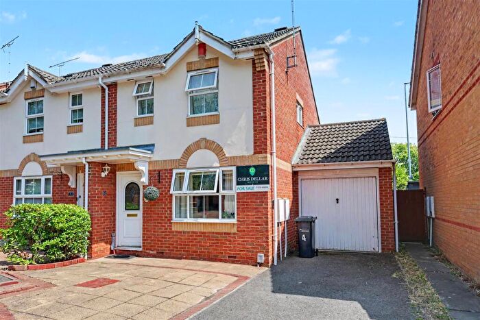 3 Bedroom Semi-Detached House For Sale In Mylne Close, Cheshunt, EN8