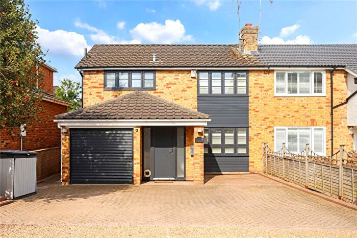 3 Bedroom Semi Detached House For Sale In Mount Pleasant, Farnham, Surrey, GU9