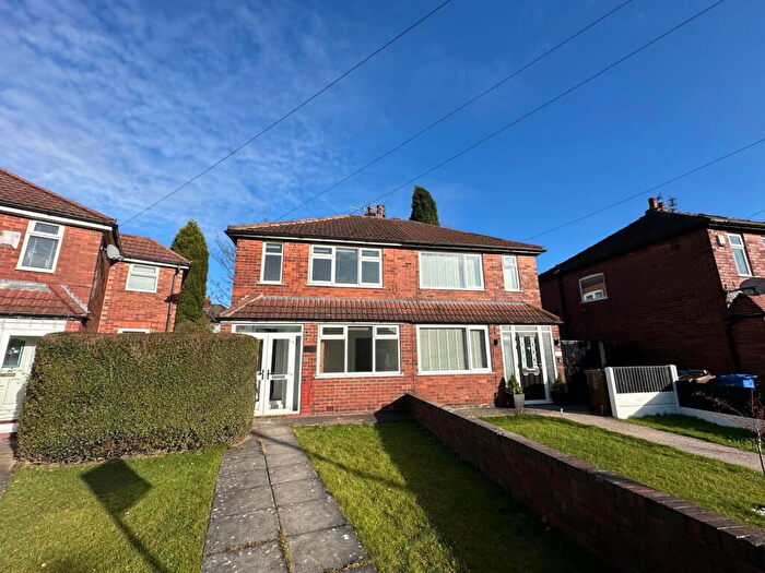 3 Bedroom Semi Detached House To Rent In Dunkirk Close, Denton, Manchester, M34